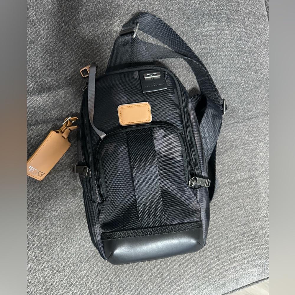 TUMI Slim adjustable Bag
